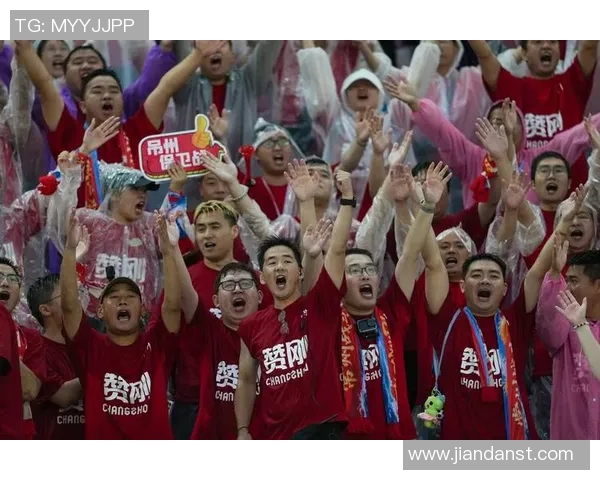 合照中的足球明星是谁揭秘他们背后的故事与成就